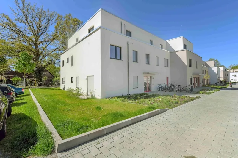 Zweitbezug im Neubau - 4 Zimmerwohnung mit großer Terrasse — photo 1